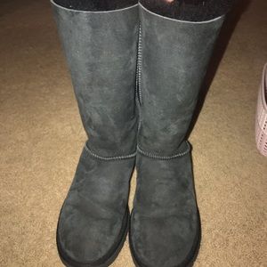 Bailey Bow black Uggs!!!